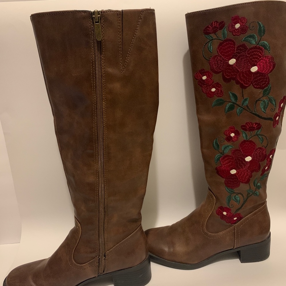 Sold 💥 Knee high Boots Size 6 brown Red Flowers